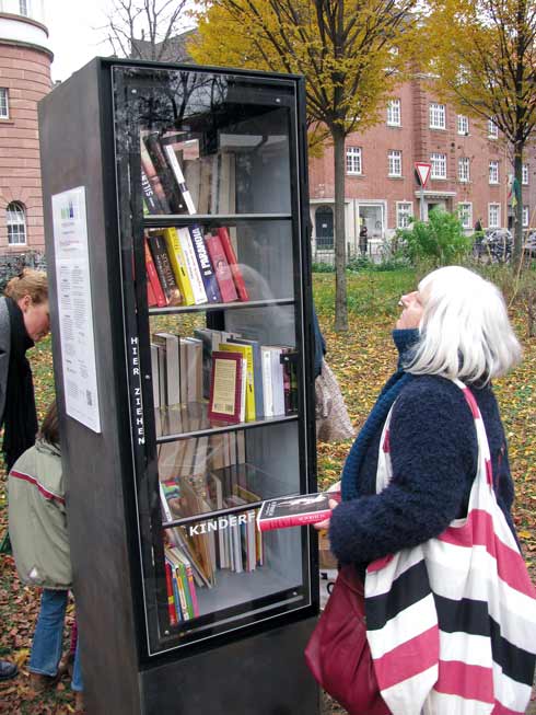 25. Offener Bücherschrank der Bürgerstiftung Köln in Nippes eröffnet