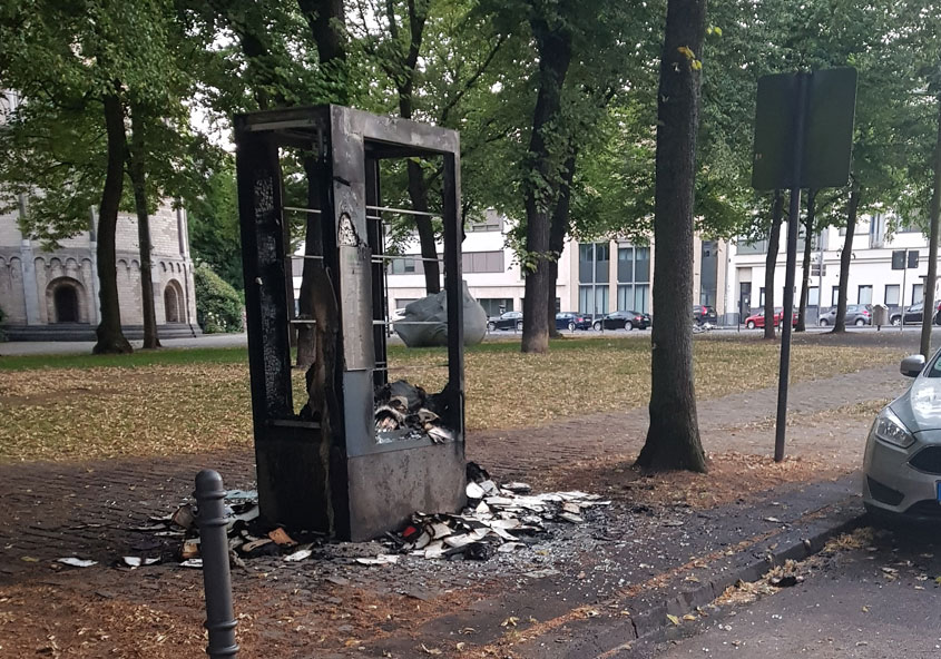 Ausgebrannter Bücherschrank am Gereonsdriesch