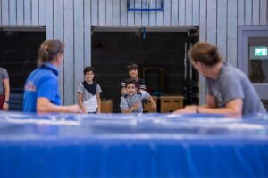 Der Kölner Spielecircus e.V. führte ein Zirkuswochenende in Köln-Chorweiler für Kinder und Jugendliche durch. Mit dabei waren auch junge Geflüchtete .