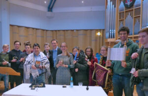 Arie Rosen mit Schüler*innen: Über einen Ruhetag mehr Toleranz erreichen