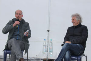 Der Kölner Erfolgsautor Frank Schätzing war zu Besuch beim Bücherschrank am Bayenturm und tauschte sich hier mit Dr. Claes Neuefeind zum Thema Künstliche Intelligenz (KI) aus.