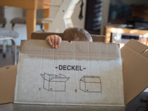 Der Kölner Flüchtlingsrat e.V. und die Bürgerstiftung Köln helfen Geflüchteten beim Umzug in die eigene Wohnung