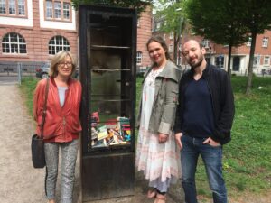 Unser Weihnachtswunsch: Finanzielle Standsicherheit für den Bücherschrank am Leipziger Platz