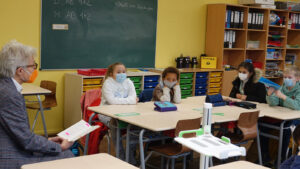 Vorlesen mit FFP2-Maske ist schon eine Herausforderung.