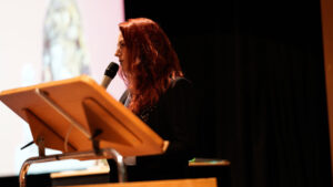 Tahnee bei ihrer Laudatio für "Wir alle gemeinsam"